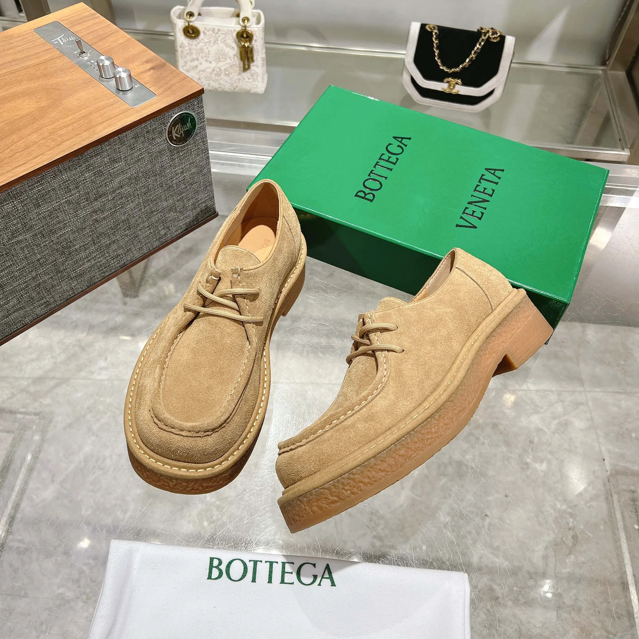 [BV] Top P: 740💰Size for couples: 35-44 (Female 40, Male 38 45, custom-made, non-refundable) Bottega Veneta classic Bottega Veneta counter model! Big square head! Strappy deep-mouth shoes! Reproduction of the original board! The feet are super domineering! Original molded outsole! High-grade mercerized cow velvet! Solid color Niuli!